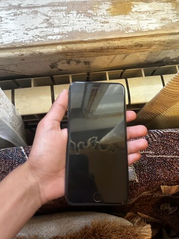 betek plus: IPhone 8 Plus, 64 GB