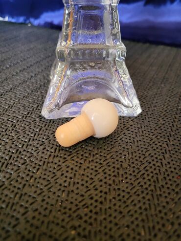 Čaše: Flasica vintaz,nova za pice Ajfelov toranj. Flasa bez ostecenja,sve na lalafo.rs — 9 Čaše: Flasica vintaz,nova za pice Ajfelov toranj. Flasa bez ostecenja,sve — 9