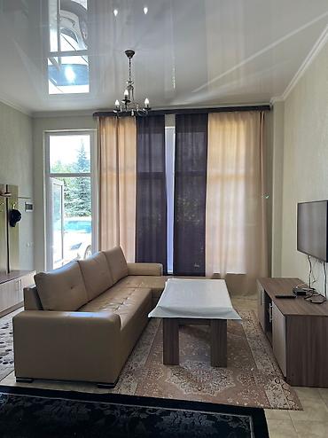 Посуточная аренда квартир: 3 комнаты, Душевая кабина, Постельное белье, Парковка — 3