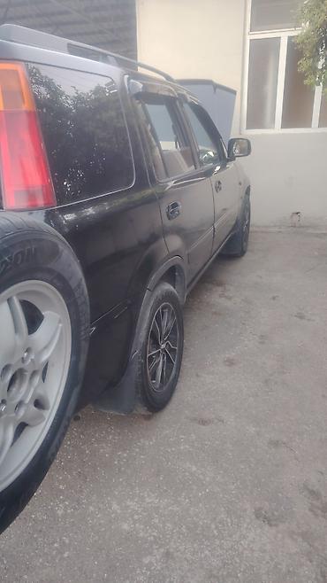 islenmis hyundai avtomobilleri satisi: Honda CR‑V, qara rəng, 1-ci nəsil kuzov (təxmini 1997–2001). - Kuzov — 3
