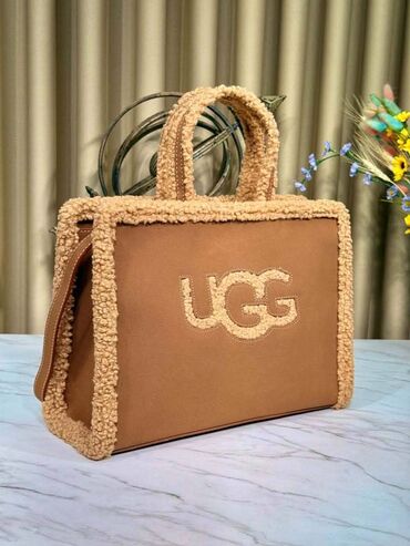 Torbe: UGG torbe
Cena 5100
Dim.l 29x39
But.P45 — 3