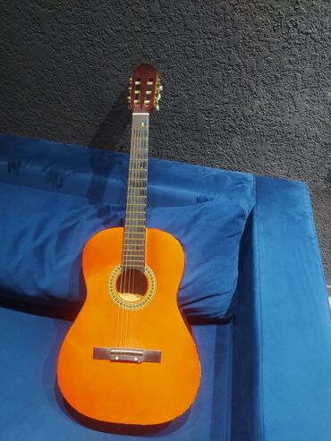 уроки гитары бишкек: Гитара хорошем состоянии