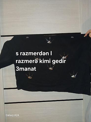 birja madaj: Qadın geyimləri satılır qiymət üzərində qeyd olunub razmer xs s m l — 4