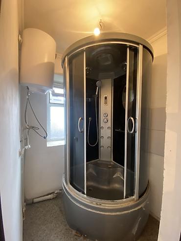 Батирлерди ижарага берүү: 🏠 Сдаётся 1-комнатная квартира 🛏️ Жилая комната 🍳 Кухня 🚿 Душ 🚽 Туалет — 2