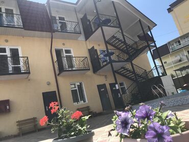 карвен иссык куль коттеджи в Кыргызстан: Расположен у входа в санатории "голубой иссык-куль". Мини отель