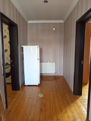 Uzunmüddətli kirayə evlər: Xırdalanda 7 saylı məktəbin yanında tola çox yaxın 2 Mərtəbə 3 otaq — 5