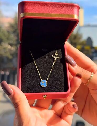 детский костюм эльзы: Qızıldır zəncirli boyunbağı – səyahət temalı dizayn. - Asimmetrik