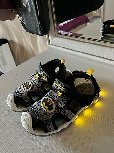 Batman Uşaq Sandalet Sinsay - 3-7 yaş Qiymət: 25 AZN Razmer: 30 Heç lalafo.az -da Batman Uşaq Sandalet Sinsay - 3-7 yaş Qiymət: 25 AZN Razmer: 30 Heç