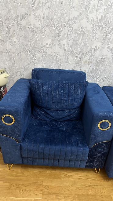 divan qabağı stol: Bazalıdır cırığı söküyü yoxdur 5-6 aydır alınıb rahat divan kreslodur — 5