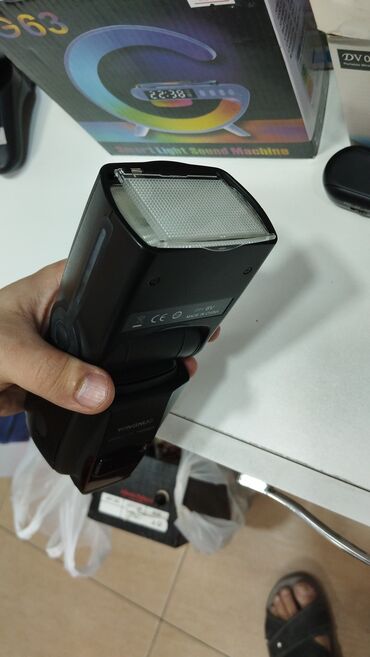 YN565EX flaşı müxtəlif fotoqrafiya ehtiyacları üçün nəzərdə tutulmuş