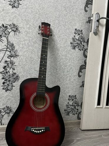 gitara qabı: Akustik gitara, 6 sim, Ünvandan götürmə