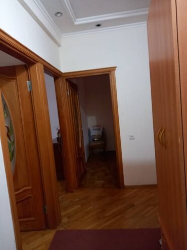 Uzunmüddətli kirayə mənzillər: Mənzil kirayə verilir. Tibb universitet yaninda 3otagli ev — 9