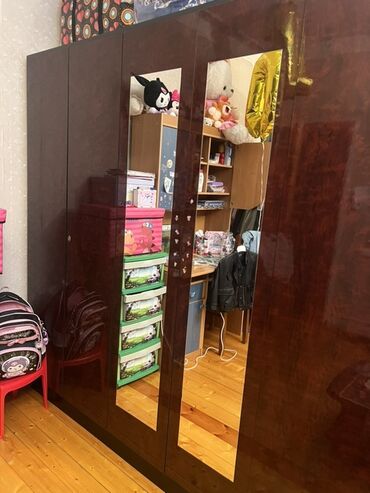 Dolablar: Açılan, 4 qapılı Düz dolab, Qarderob, paltar dolabı