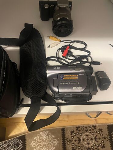 kamera sony hd: Sony Handycam DCR-DVD105 DVD Handycam video kamera. Kompakt dizaynı və