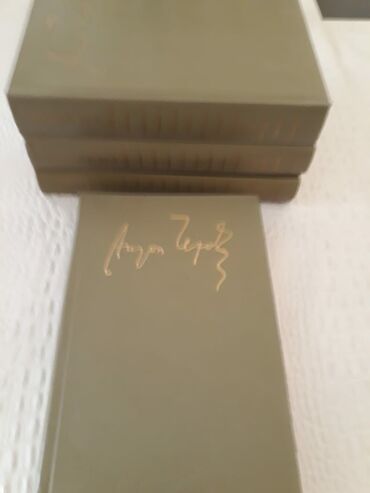 Bədii ədəbiyyat: Собрания сочинений:Гоголь, Толстой, Стейнбек,Гюго,Стендаль и другие — 19