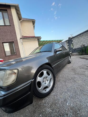 Mercedes-Benz: Mercedes-Benz W124: 1993 г., 2.2 л, Механика, Бензин, Седан