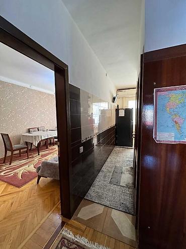 kohnə binalar: Bakı, 8-ci kilometr, 3 otaqlı, Köhnə tikili, m. Xalqlar Dostluğu, 75 kv. m — 5