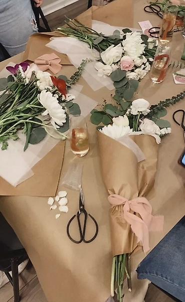 композиция: 🌸 Курс по флористике в Бишкеке 🌸 🔹 Продолжительность: 10 дней 🔹 — 4