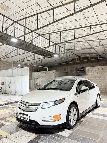 byd e2 2025: Chevrolet Volt: 2014 г., 1.4 л, Автомат, Гибрид, Хэтчбэк — 3