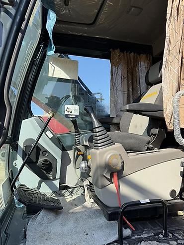 hyundai ekskavatorlar: Hyundai Robex 215L paletli ekskavator Texniki xüsusiyyətlər: - Sinif — 8