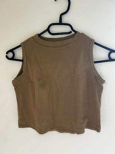 satom: Rebrasti kratki top bez rukava – braon - Model: cropped, okrugli — 1