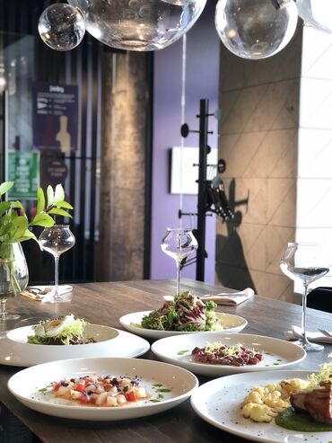 Повара: Шеф повар богатый опыт работы более 12 лет. Работал в Москве элитных — 19