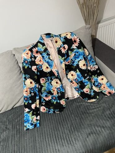 Haljine: Elegantna crno-zlatna haljina na pruge - Model: koktel/večernja — 32