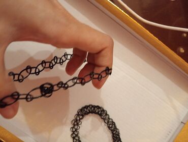 Bilərziklər: 2 manat qolbaq sırğa boyunbağı 
ünvan Bakı sağlamlıq mərkəzi — 9