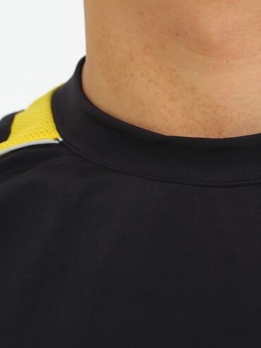 Футболки: Футболка UMBRO AS045 Материал: Climacool Цена 1200 с. размеры от — 10