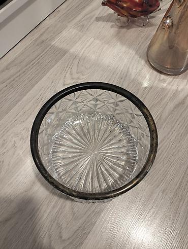 Сервировочные аксессуары: Qalın xırdavat naxışlı kənarlı kristal meyvə qabı. - Material — 3