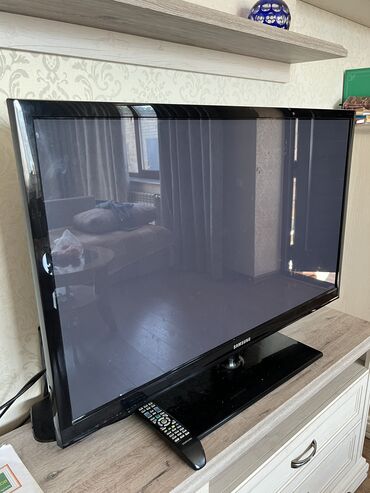 Телевизоры: Продам телевизор SAMSUNG на запчасти, поврежден экран