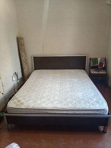 Çarpayılar: İki nəfərlik çarpayı dəsti - Ölçü: təxminən 160x200 sm (queen — 4