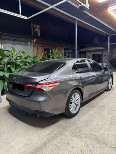 срочно продам авто в связи с переездом: Toyota Camry: 2018 г., 2.5 л, Автомат, Бензин, Седан