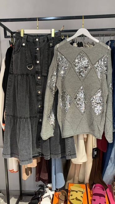 вязанные кардиганы: Вязаный свитер с пайетками. Брала в магазине (coco chanell ) за