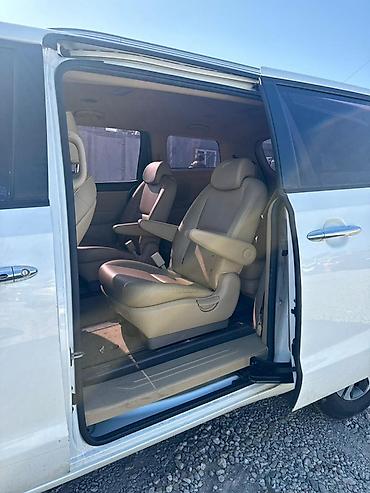 Kia: Kia Carnival: 2019 г., Минивэн — 12