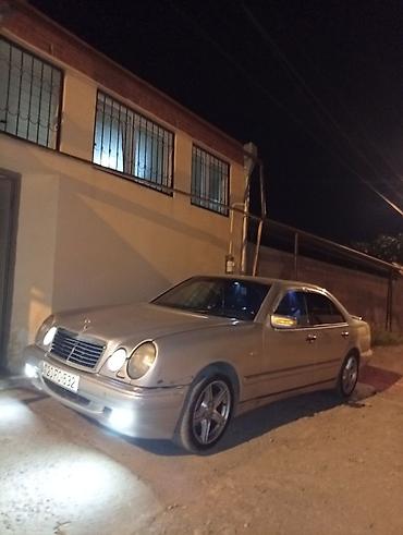 mercedes w124 universal: Mercedes-Benz E‑Class W210 sedan - Gövdə: 4 qapılı sedan, gümüşü rəng — 2