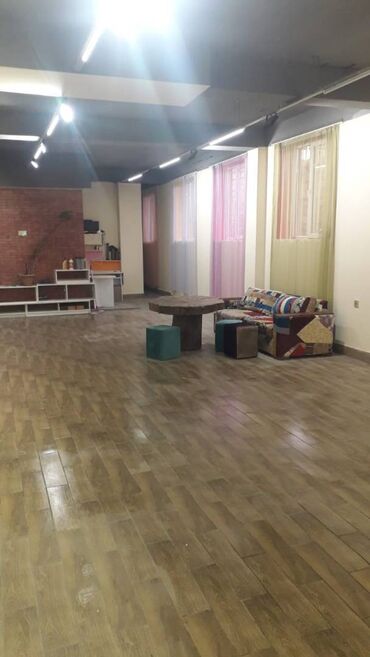 Digər kommersiya daşınmaz əmlakı: Həzi Asalanov metrosuna yaxın yerləşən ümumi sahəsi 240 kv,m olan — 9