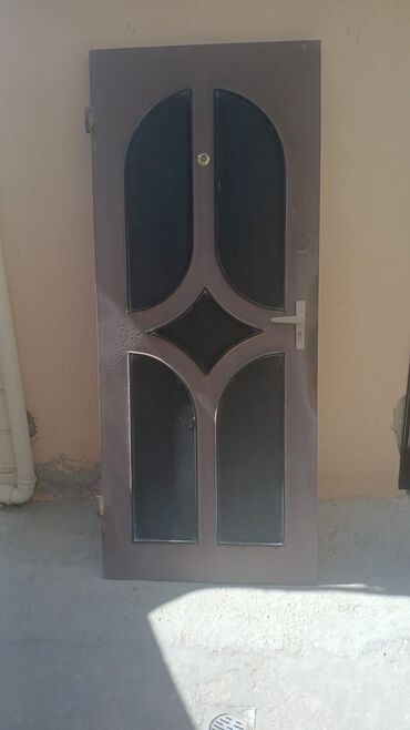 Giriş qapıları: Seyf qapi 235/90sm
150azn
Xirdalan 6002 leli
