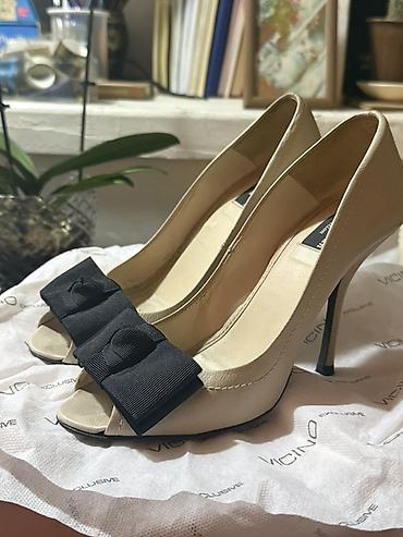 Tuflilər: Zara Woman Collection açıq burunlu dikdaban ayaqqabılar
37 olcu — 1