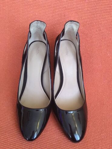 Salonke: Salonke, Zara, 39 — 4