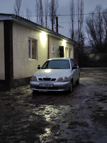 авто 200000 сом: Daewoo Lanos: 2000 г., 1.3 л, Механика, Бензин, Хэтчбэк