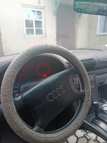 машина за 40000: Audi A4: 1996 г., Автомат, Бензин, Хэтчбэк