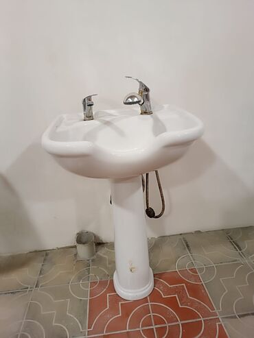 Ворота и комплектующие: Ağ rəngli, keramika materialından hazırlanmış, moyka