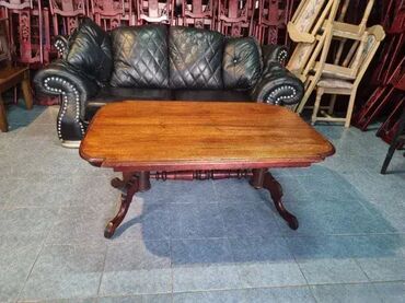 Stilski klub stolovi: Prelep stocic u odlicnom stanju. Duzina. 130cm Sirina. 88cm Visina na lalafo.rs — 2 Stilski klub stolovi: Prelep stocic u odlicnom stanju. Duzina. 130cm Sirina. 88cm Visina — 2