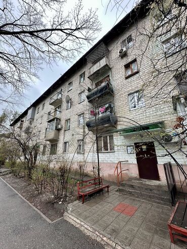 донецкая: 3 комнаты, 55 м², Хрущевка, 1 этаж, Старый ремонт