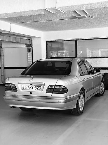 Mercedes-Benz E-Class: 3.2 l | 2000 il Sedan