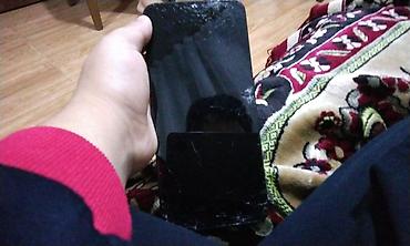 bluetooth qulaqciqlar: Məhsul: Smartfon Təsvir: - Korpus: Qara rəng, düzbucaqlı forma, nazik — 6
