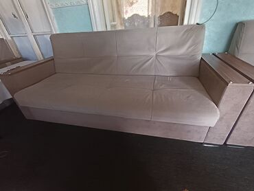 Di̇van-kravat, Divan, Açılan
