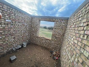 Строительный кирпич: Одноэтажный дом в стадии строительства из полнотелого кирпича на — 9