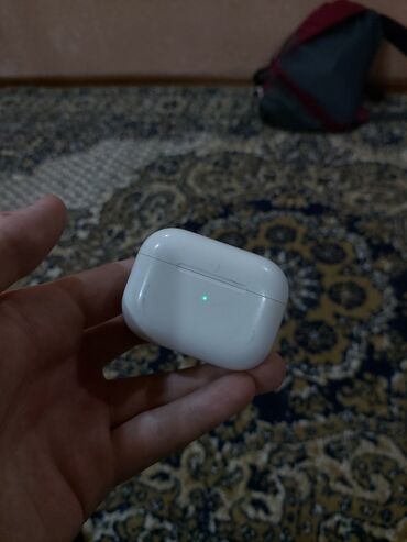 Наушники: Airpods pro первого поколения ОРИГИНАЛ в отличном состоянии,все